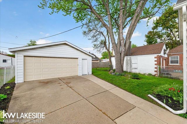 27377 Pinehurst Drive, Roseville, MI 48066