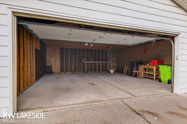 27377 Pinehurst Drive, Roseville, MI 48066