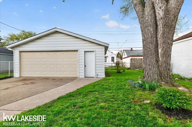 27377 Pinehurst Drive, Roseville, MI 48066