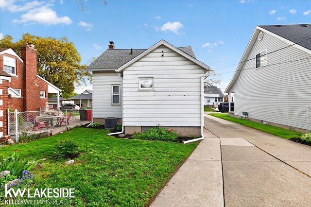 27377 Pinehurst Drive, Roseville, MI 48066