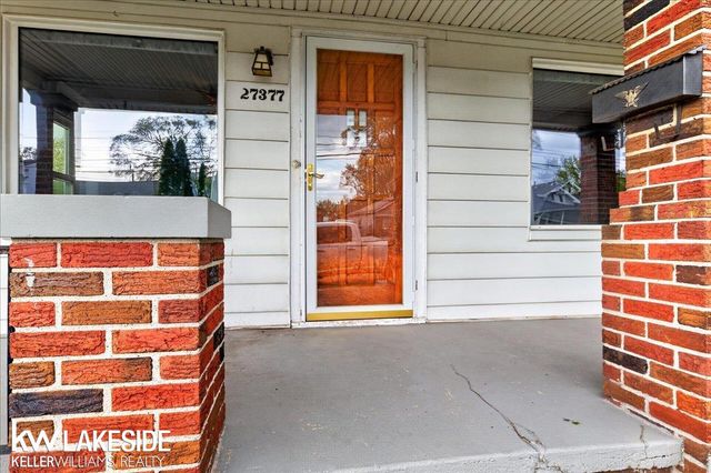 27377 Pinehurst Drive, Roseville, MI 48066