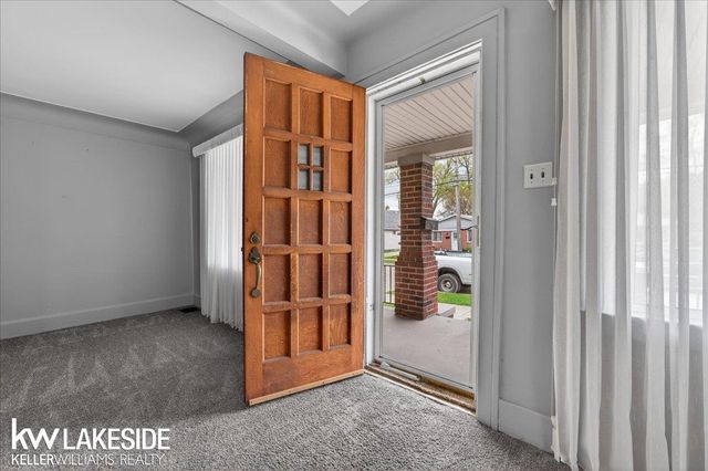 27377 Pinehurst Drive, Roseville, MI 48066