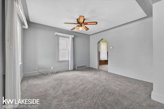 27377 Pinehurst Drive, Roseville, MI 48066