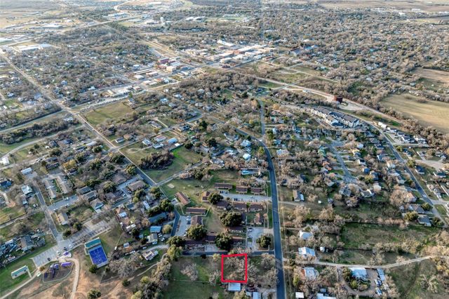 Lot 2 E Alamo ST, Elgin, TX 78621