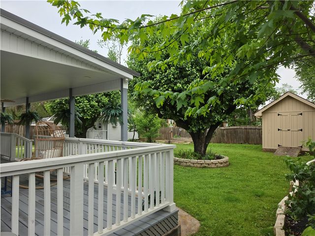 1001 11th Street, Bentonville, AR 72712