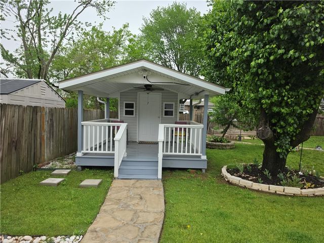 1001 11th Street, Bentonville, AR 72712