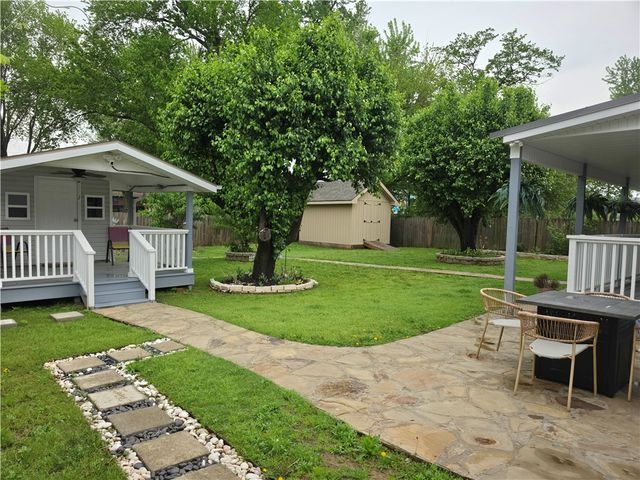1001 11th Street, Bentonville, AR 72712