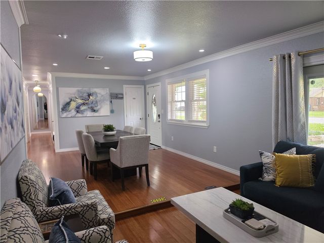 1001 11th Street, Bentonville, AR 72712