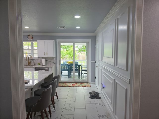 1001 11th Street, Bentonville, AR 72712