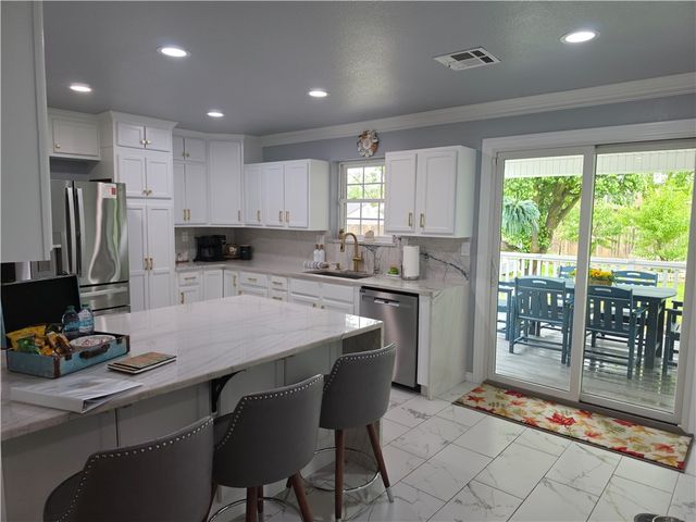1001 11th Street, Bentonville, AR 72712