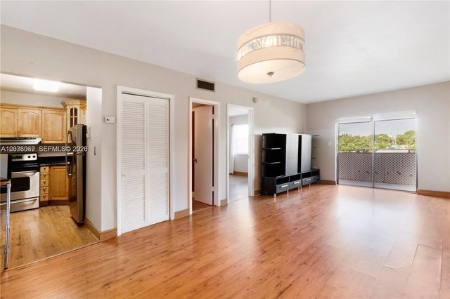 1955 NE 135th Street 308, North Miami, FL 33181