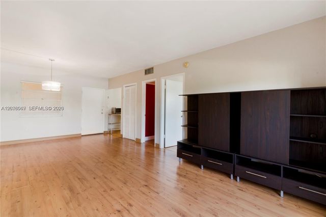 1955 NE 135th Street 308, North Miami, FL 33181
