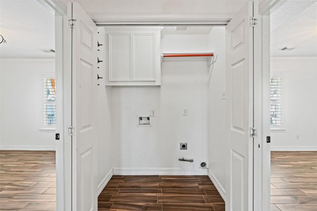 645 Warsaw Street, Hitchcock, TX 77563
