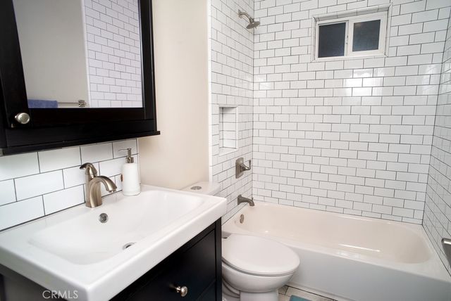 6458 Hanna Ave, Woodland Hills, CA 91303