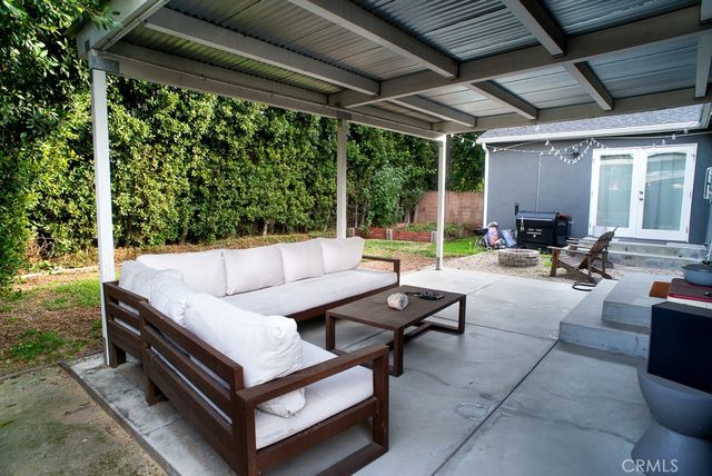 6458 Hanna Ave, Woodland Hills, CA 91303