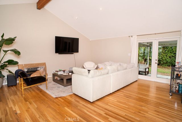 6458 Hanna Ave, Woodland Hills, CA 91303