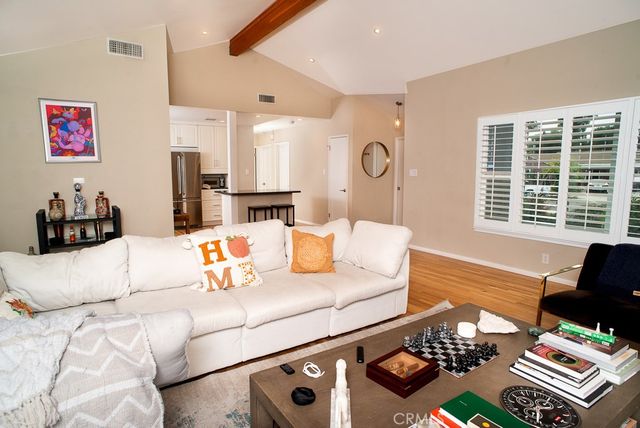 6458 Hanna Ave, Woodland Hills, CA 91303