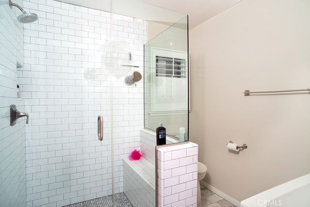 6458 Hanna Ave, Woodland Hills, CA 91303