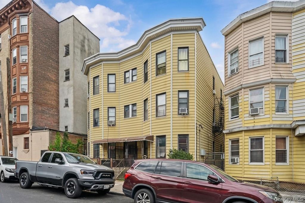 27 Saratoga Avenue, Yonkers, NY 10705 — photo 2