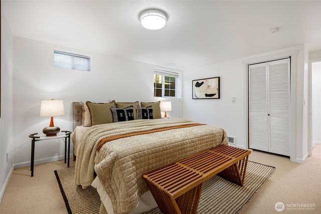 7021 20th Avenue NE, Seattle, WA 98115