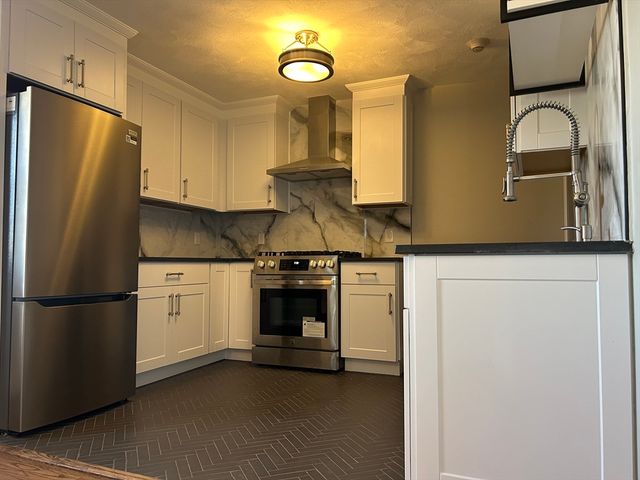 18 Ashcroft 302, Dedham, MA 02026