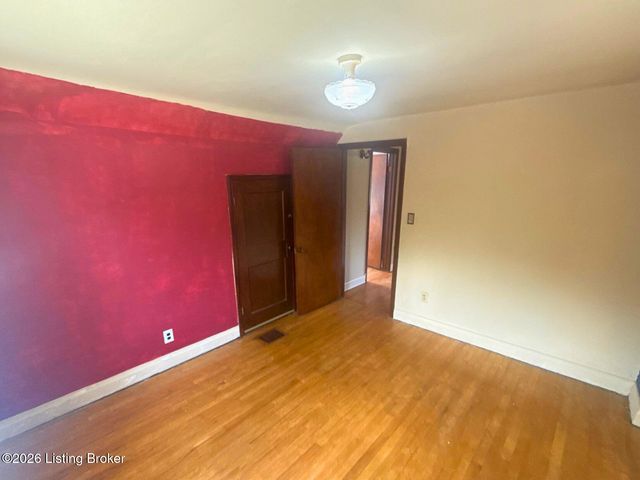 3024 Hartlage Ct, Louisville, KY 40216