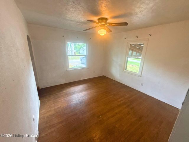 3024 Hartlage Ct, Louisville, KY 40216