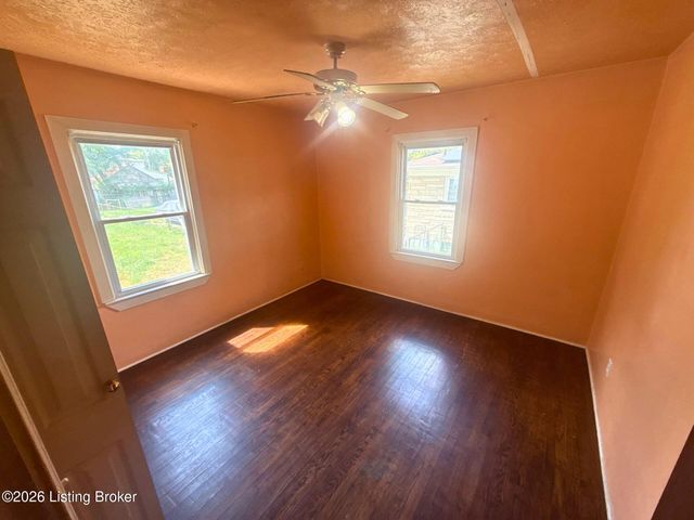 3024 Hartlage Ct, Louisville, KY 40216