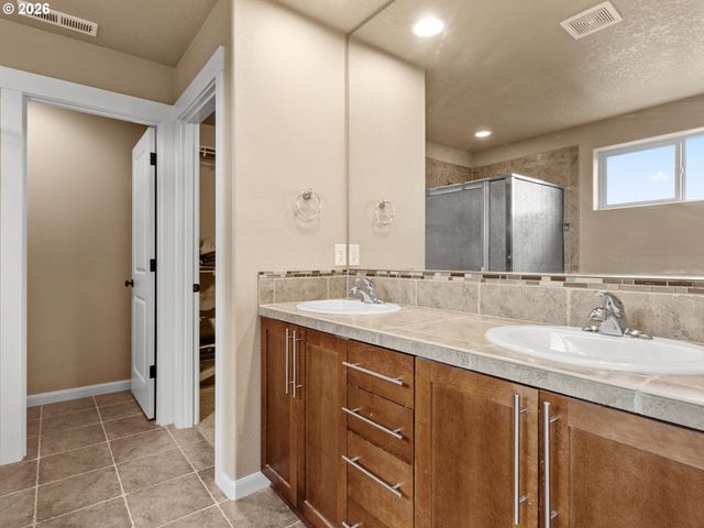 2746 Nw KENT St, Camas, WA 98607