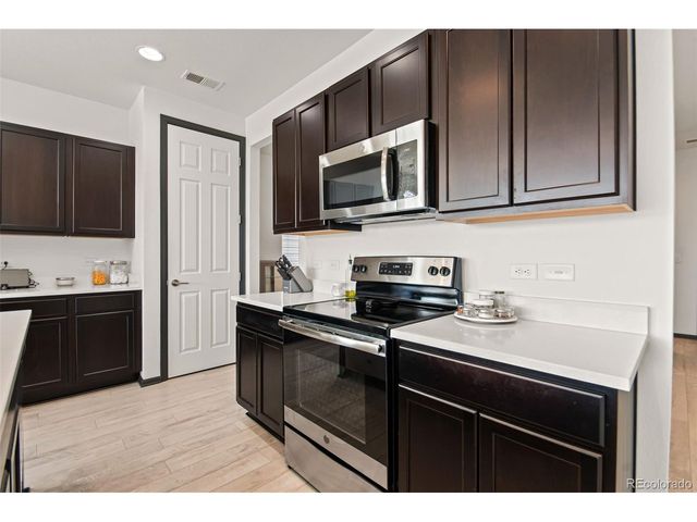 10476 Akron St, Commerce City, CO 80640