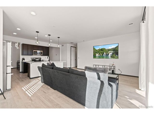 10476 Akron St, Commerce City, CO 80640