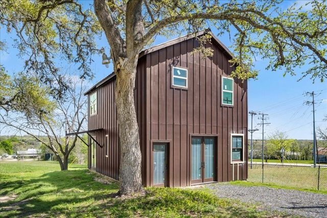 210 A N Brazos Street, Burton, TX 77835