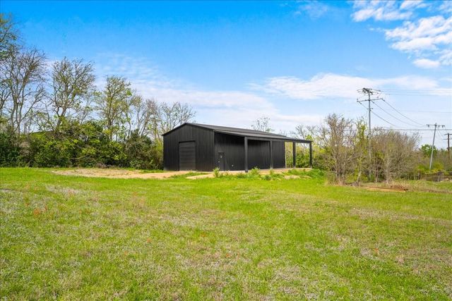 210 A N Brazos Street, Burton, TX 77835