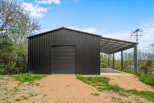 210 A N Brazos Street, Burton, TX 77835