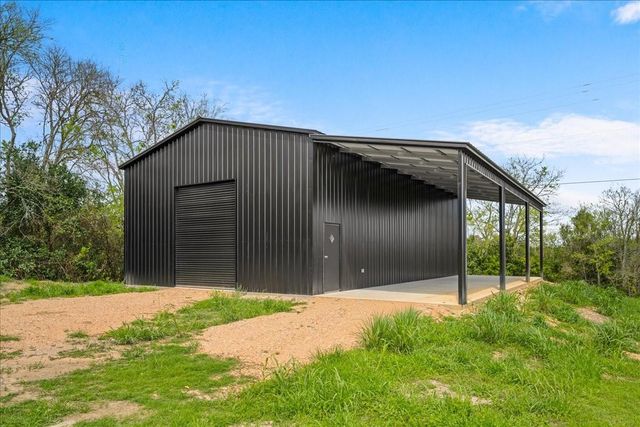 210 A N Brazos Street, Burton, TX 77835