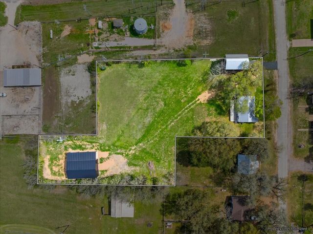 210 A N Brazos Street, Burton, TX 77835