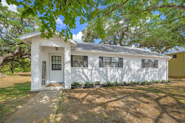 210 A N Brazos Street, Burton, TX 77835