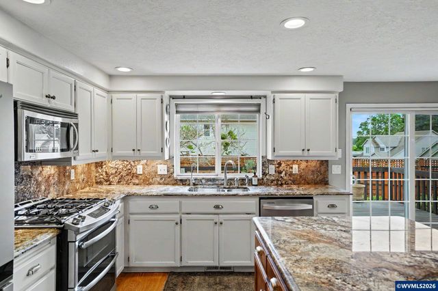 5276 Southbend Dr SE, Salem, OR 97306