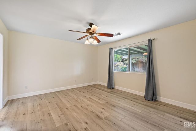 5903 Pendleton Falls Drive, Bakersfield, CA 93312