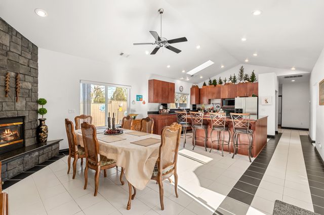 875 N Mountain Avenue, Central Point, OR 97502