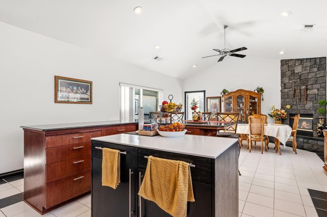 875 N Mountain Avenue, Central Point, OR 97502