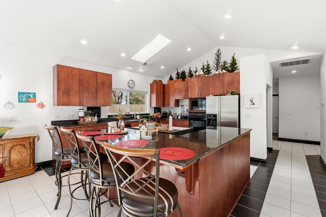 875 N Mountain Avenue, Central Point, OR 97502