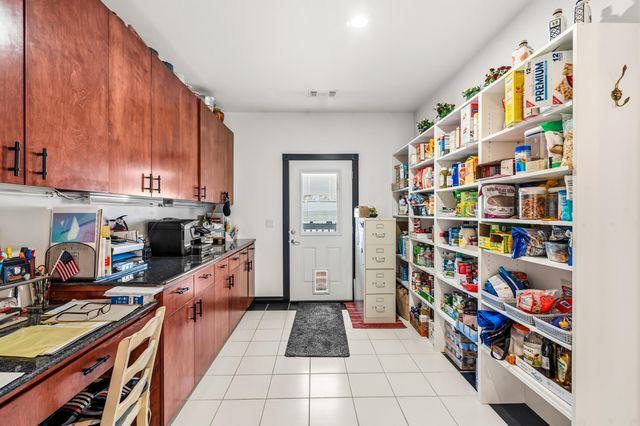 875 N Mountain Avenue, Central Point, OR 97502