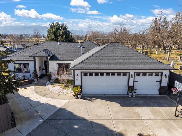 875 N Mountain Avenue, Central Point, OR 97502