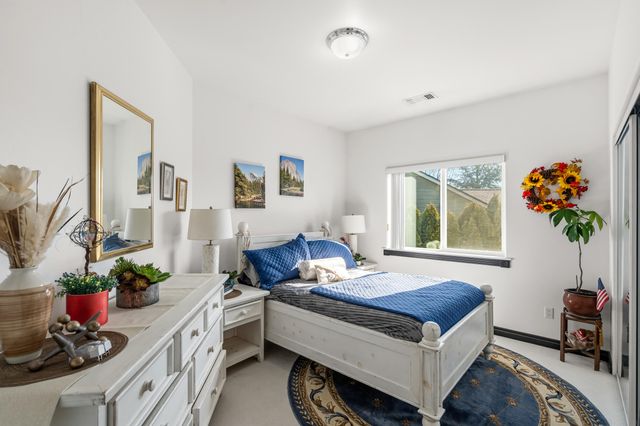 875 N Mountain Avenue, Central Point, OR 97502