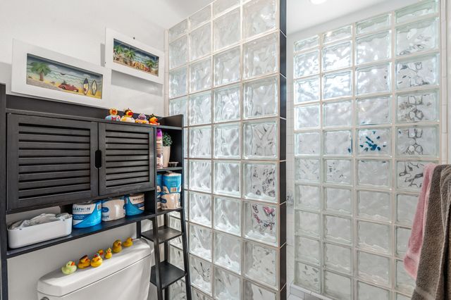 875 N Mountain Avenue, Central Point, OR 97502