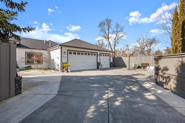 875 N Mountain Avenue, Central Point, OR 97502