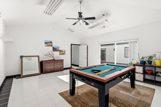 875 N Mountain Avenue, Central Point, OR 97502