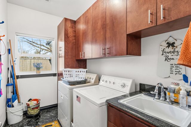 875 N Mountain Avenue, Central Point, OR 97502