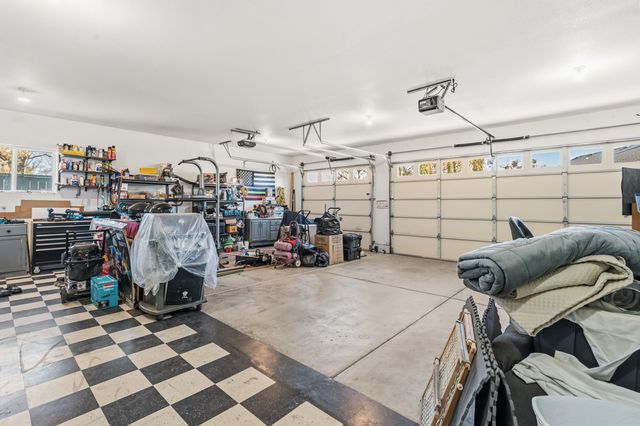 875 N Mountain Avenue, Central Point, OR 97502